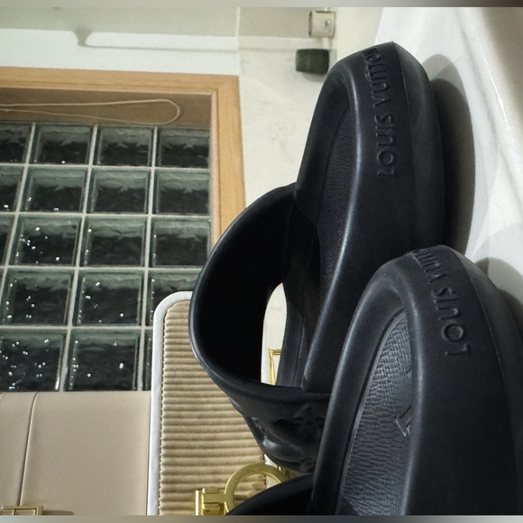 Louis Vuitton waterfront mule Sandals, size 8 USA - Picture 6 of 7